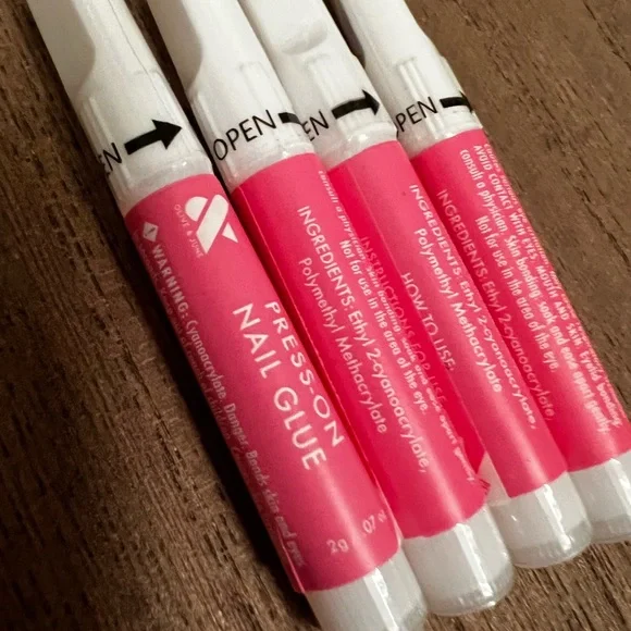 Set of *20* Olive and June individual nail glue tubes - Picture 1 of 3